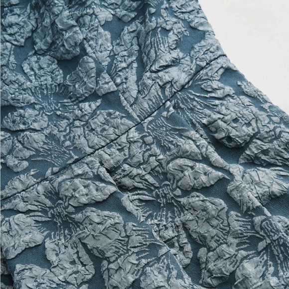 New FLORAL JACQUARD SLEEVELESS MINI DRESS Size Medium on blue - Picture 10 of 11